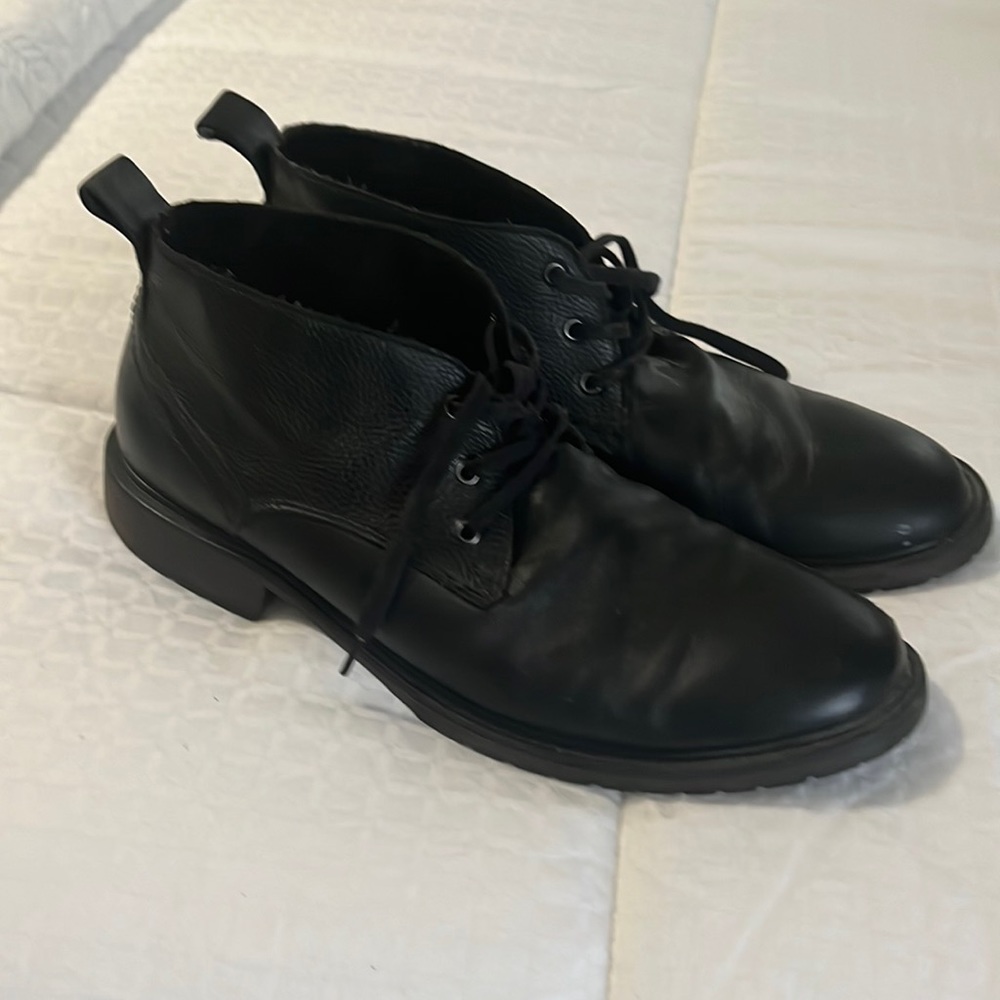 VERY COOL.. BLACK LEATHER (BEATLE STYLE) BOOTS    US 11.5